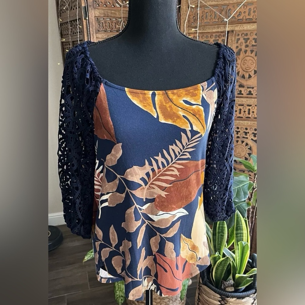NWT CUPIO Juliana Navy/Brown Leaves Design SZ M Crochet 3/4 length Sleeves